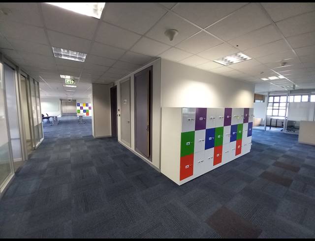 1,990M² OFFICE TO LET IN BRYANSTON